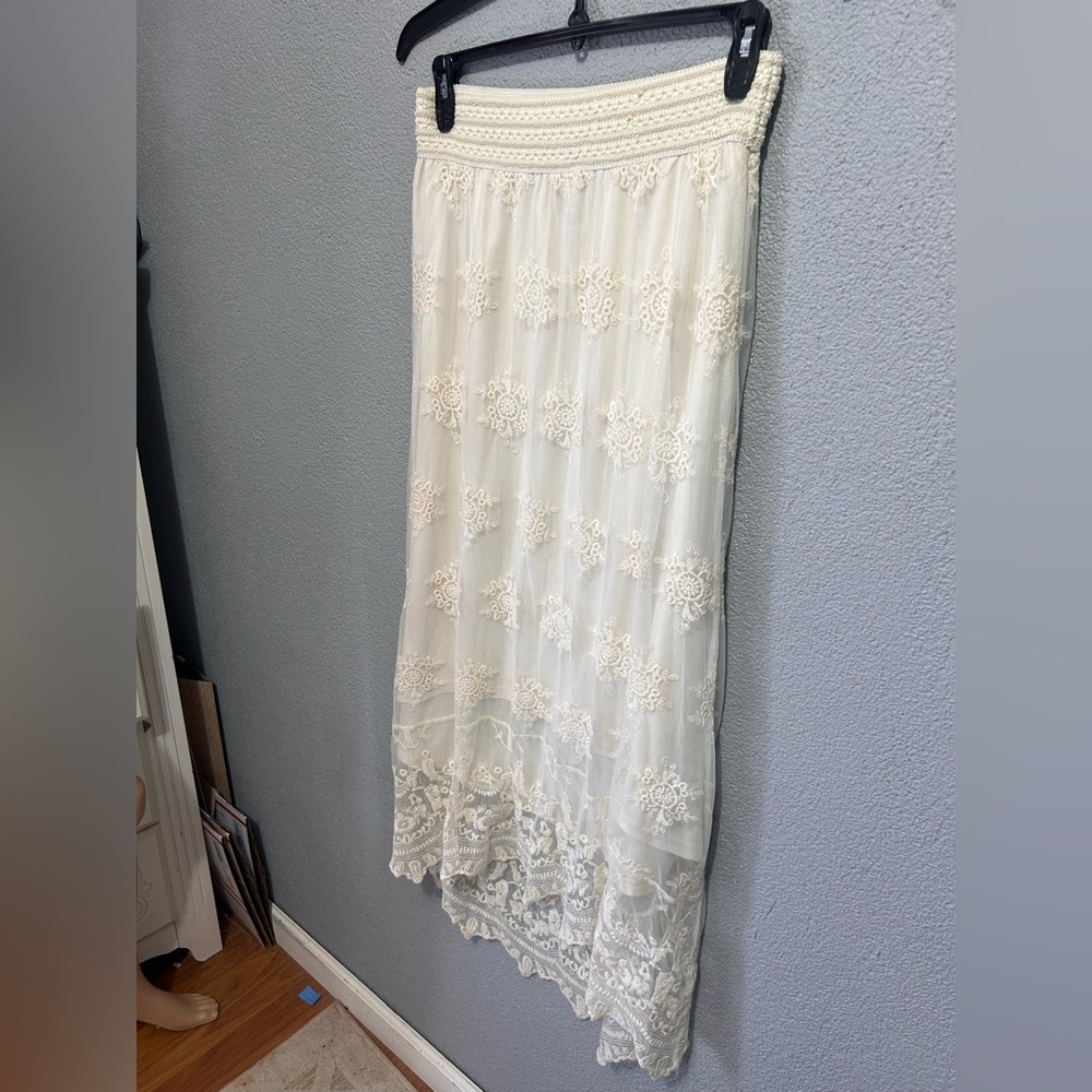 Beautiful Boho lace overlay skirt size medium - Picture 2 of 5